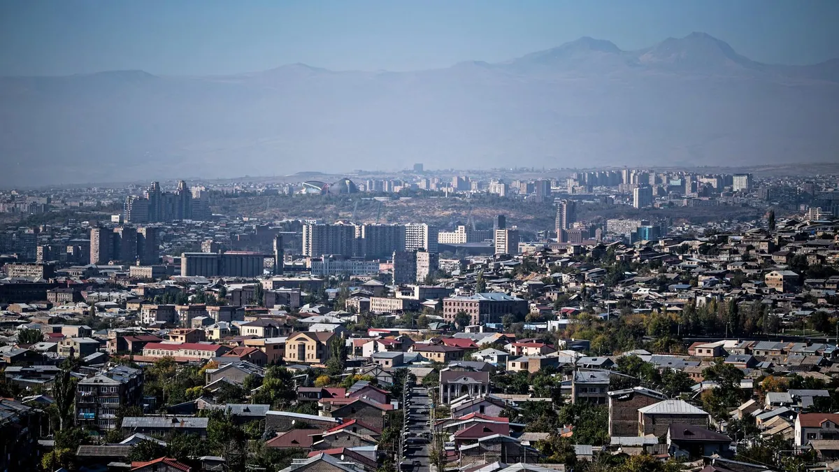 Yerevan council votes to rename Frunze Street Yervanduni