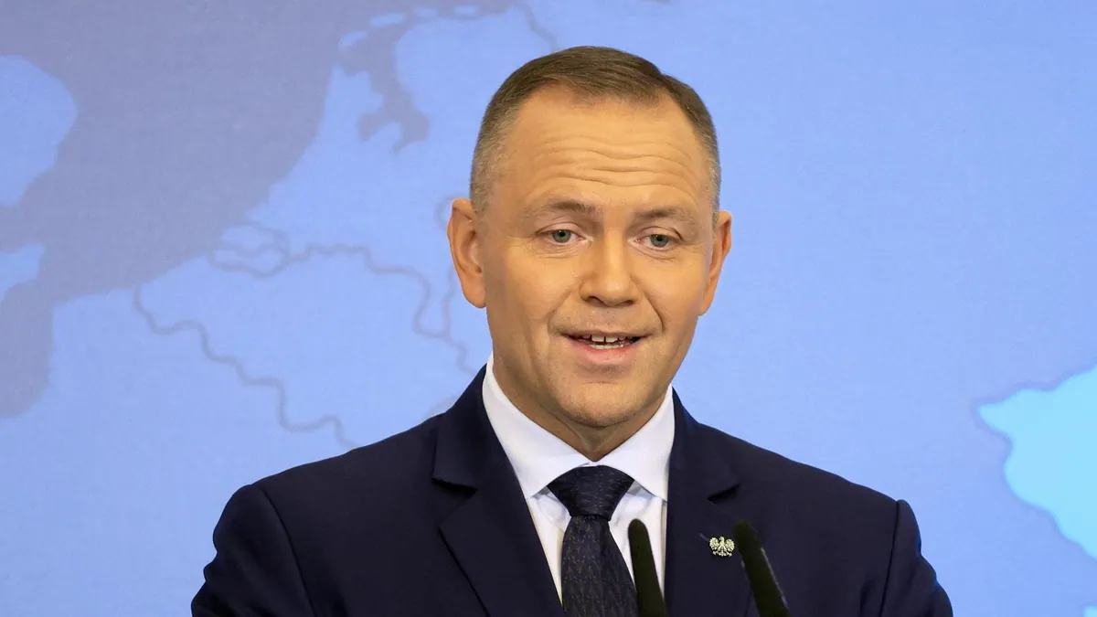 Нававецкий сохранил лидерство в рейтинге доверия политиков в Польше