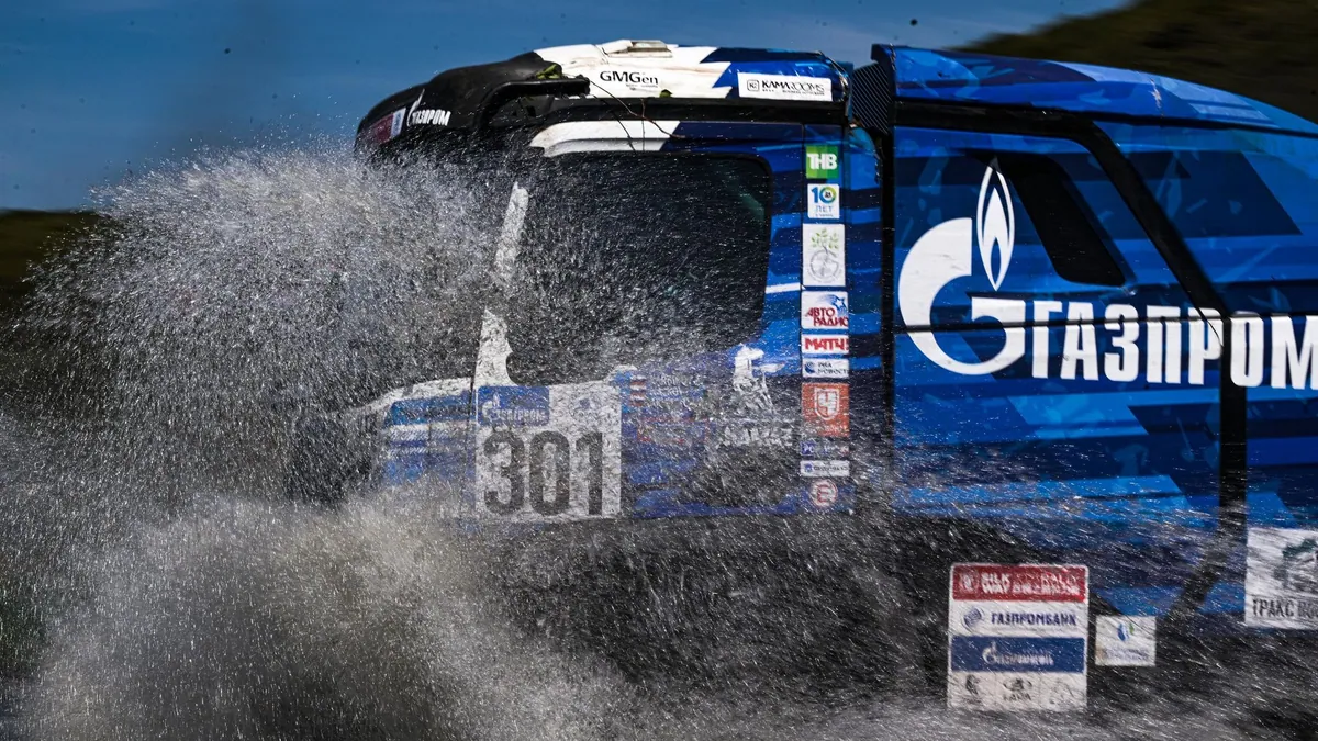 Kamaz Master driver Akhmedov withdraws after spinal fracture