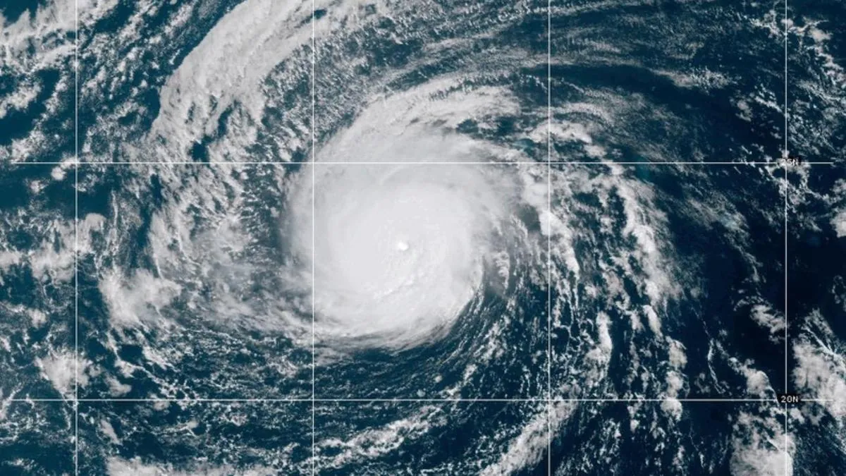 Hurricane Nolo nears the International Date Line on westward track