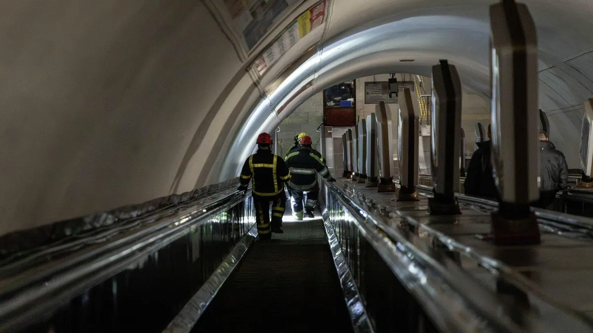 Метро Киева возобновило движение после кратковременного сбоя электроснабжения