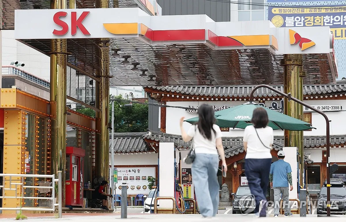 South Korea reviews alleged price collusion by two oil refiners