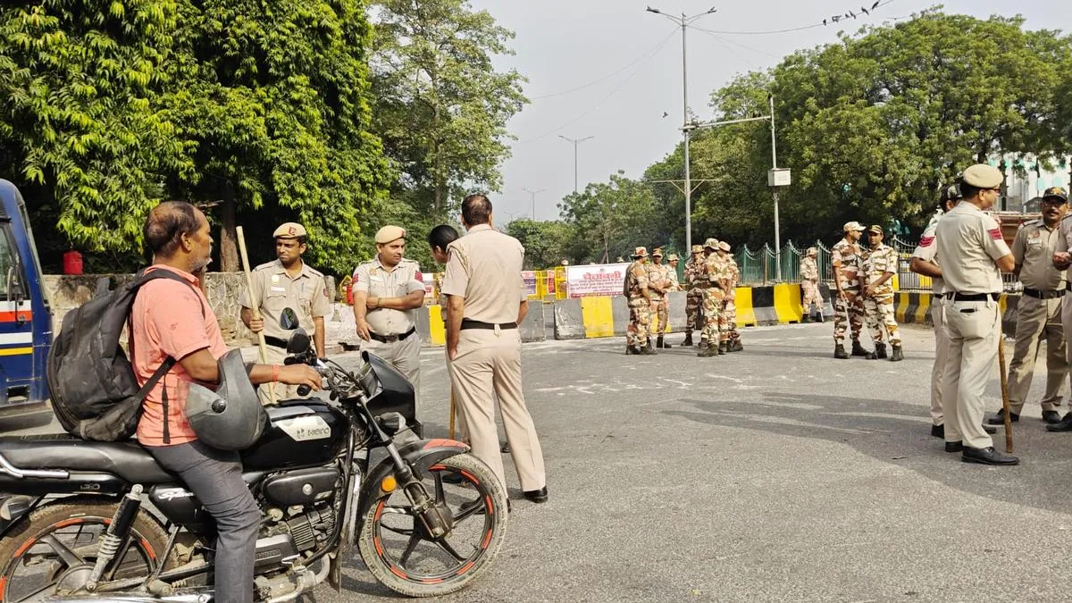 Delhi barricades leave workers unable to reach shops and construction sites