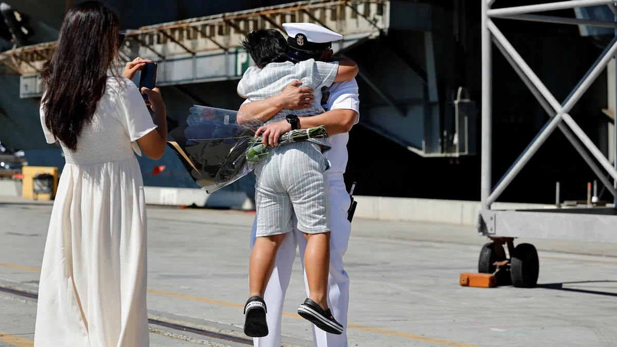 USS Abraham Lincoln returns home after 265 days without port calls