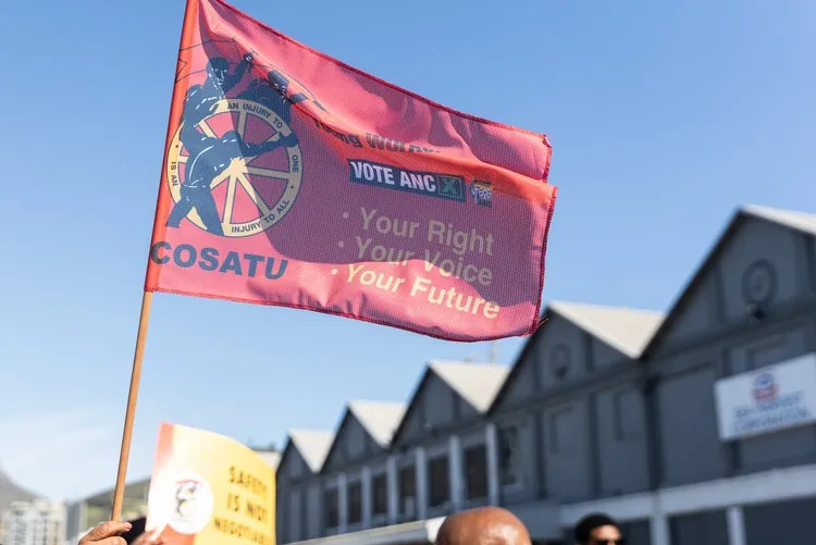 Профсоюз COSATU проводит марши по ЮАР в День достойного труда