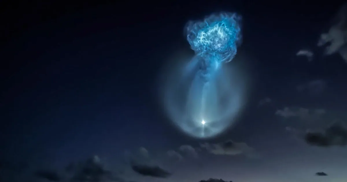 SpaceX запустила грузовой Dragon с новыми солнечными батареями для МКС