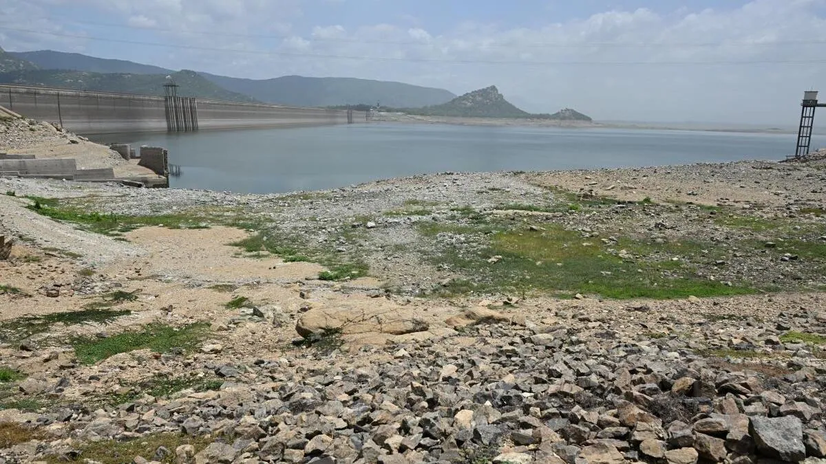Mettur reservoir level drops to 64.79 feet