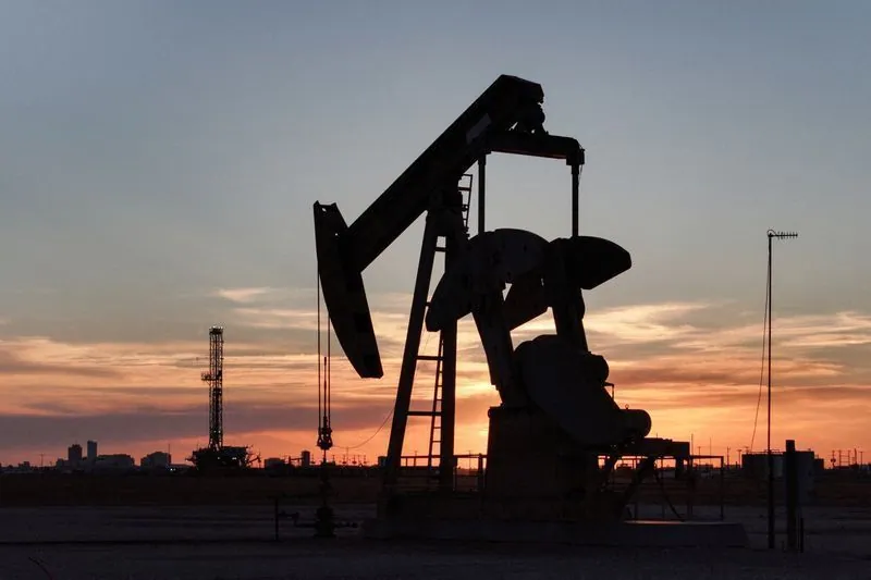Oil edges higher amid Red Sea tensions
