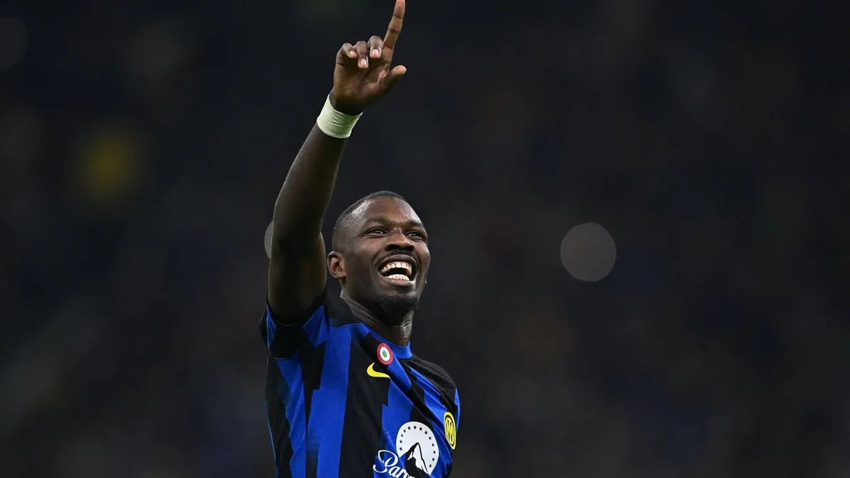 Inter come from behind at Bologna to retain Serie A lead