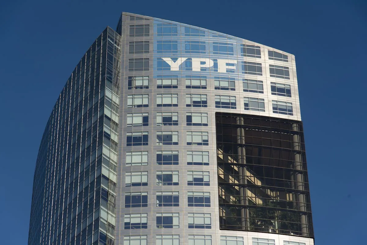 YPF and TotalEnergies agree on future Argentine aviation-fuel purchases