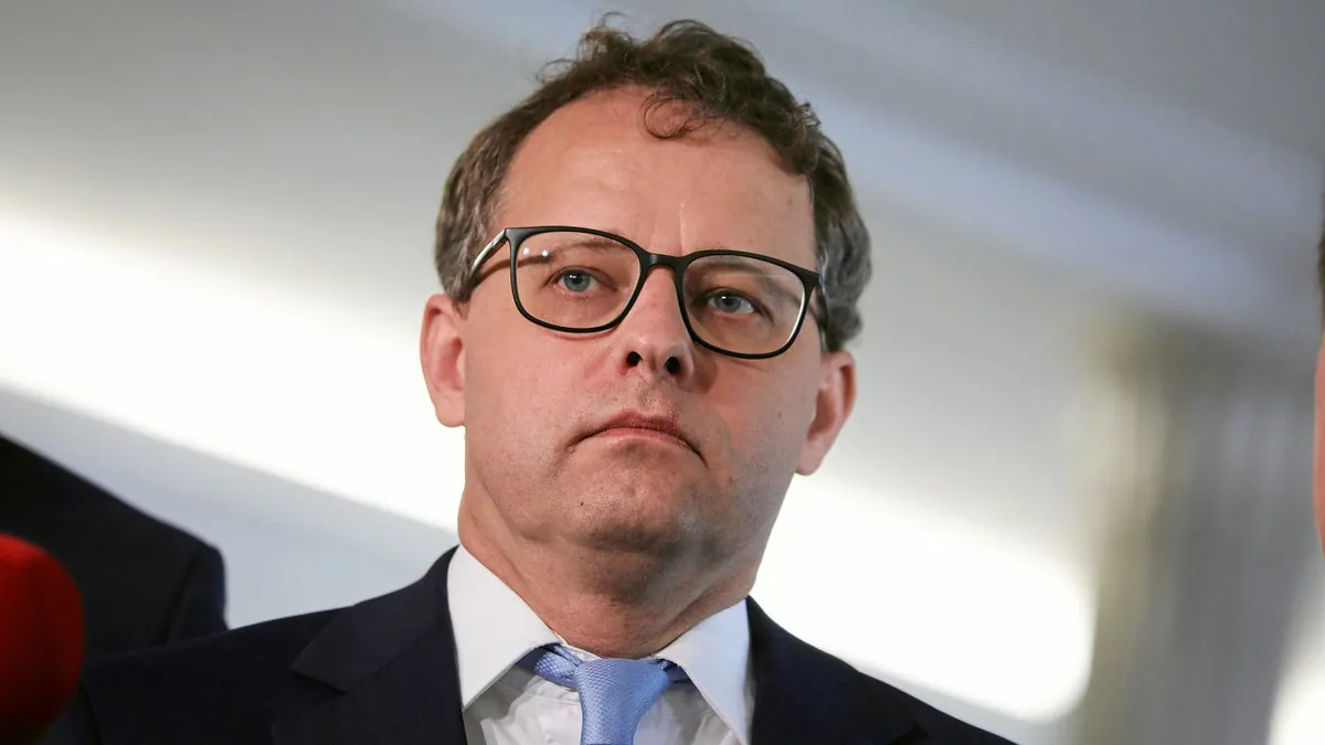 Tusk calls Romanowski’s presence in public office a disgrace