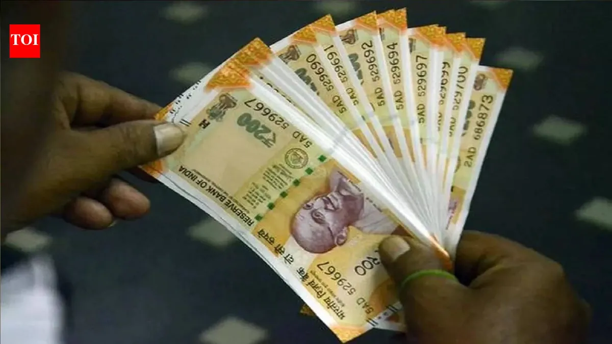 Rupee hovers near 96 per dollar as oil prices and foreign selling weigh