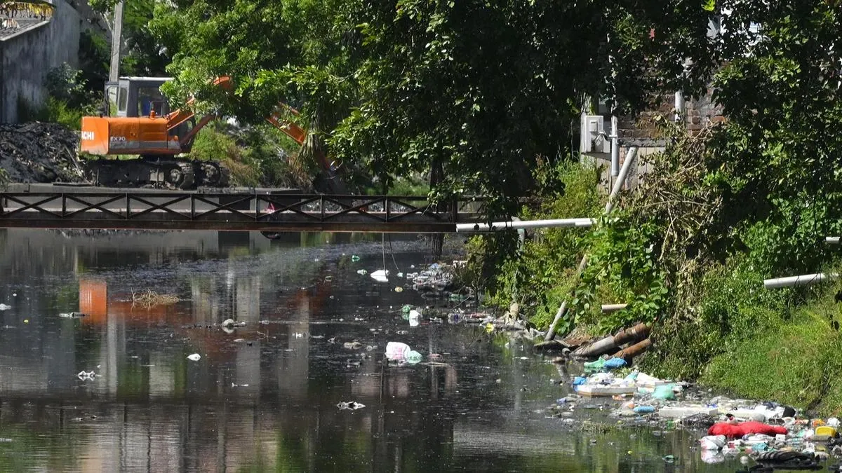 Puducherry speeds up drain desilting ahead of monsoon