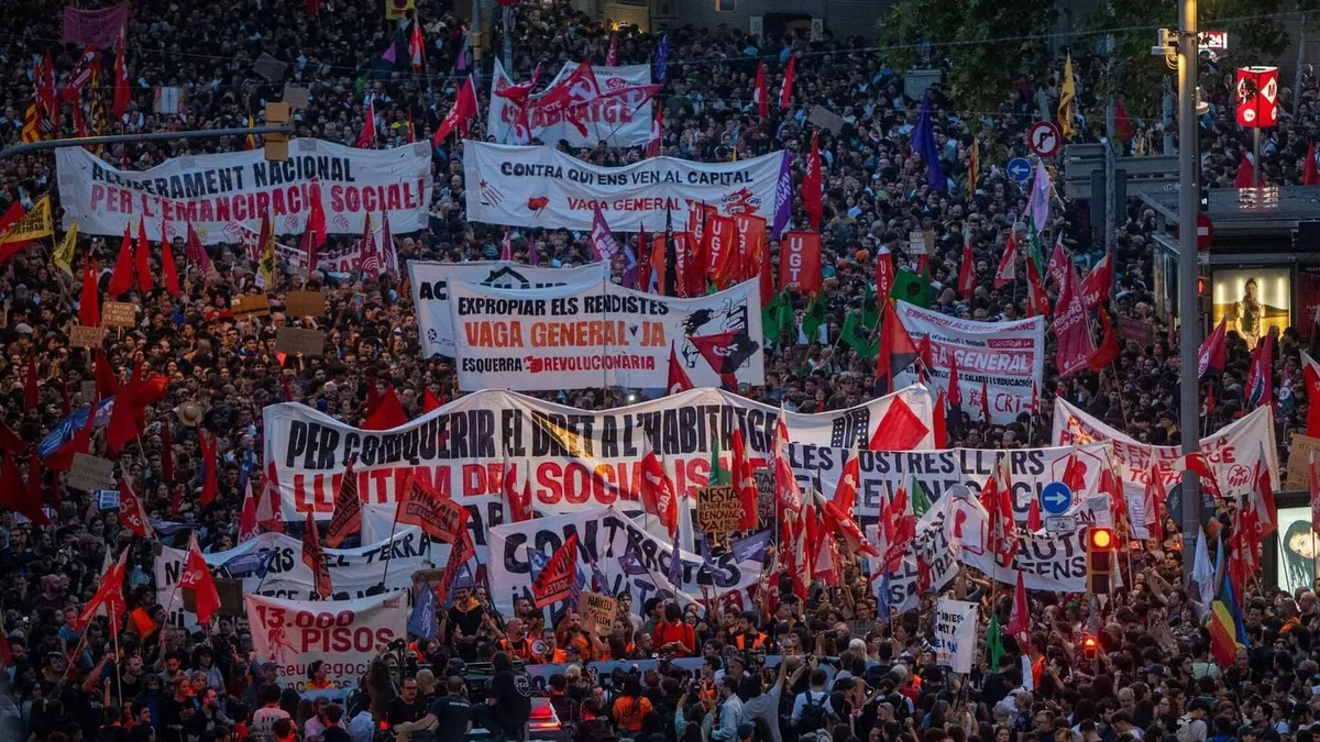 Barcelona housing protest draws rival turnout estimates of 20,000 and 120,000